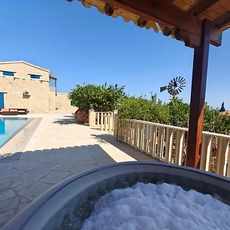 فيلة The Windmill Estate